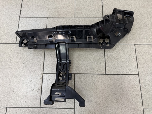 Кронштейн бампера заднього, правий 51127426440 BMW