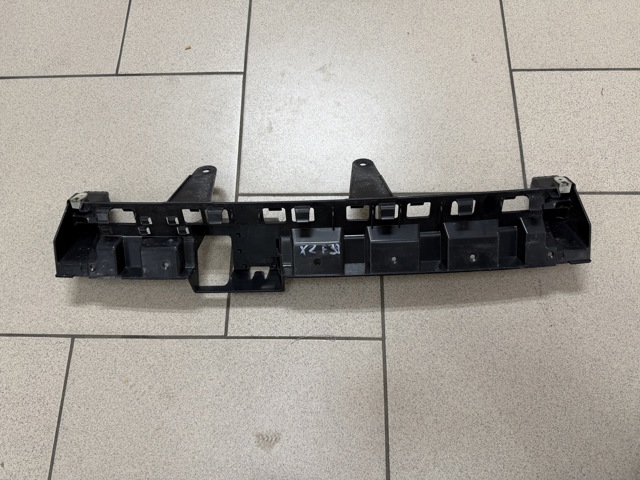 Кронштейн бампера заднього, центральний 51127426443 BMW