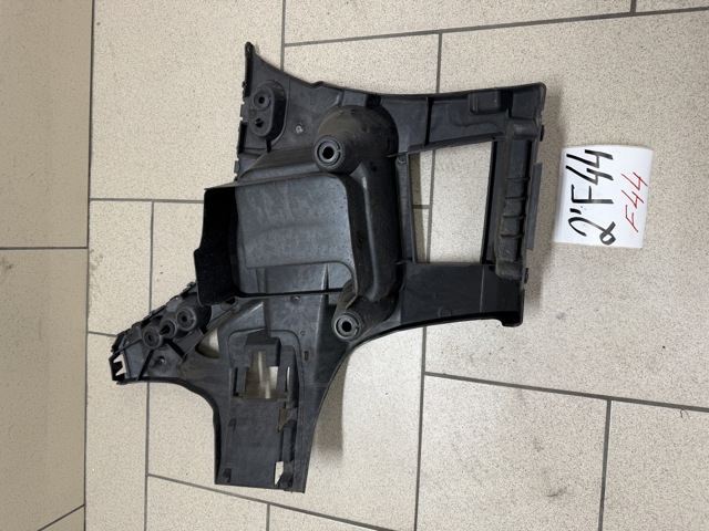 Кронштейн бампера заднього, лівий 51127477435 BMW