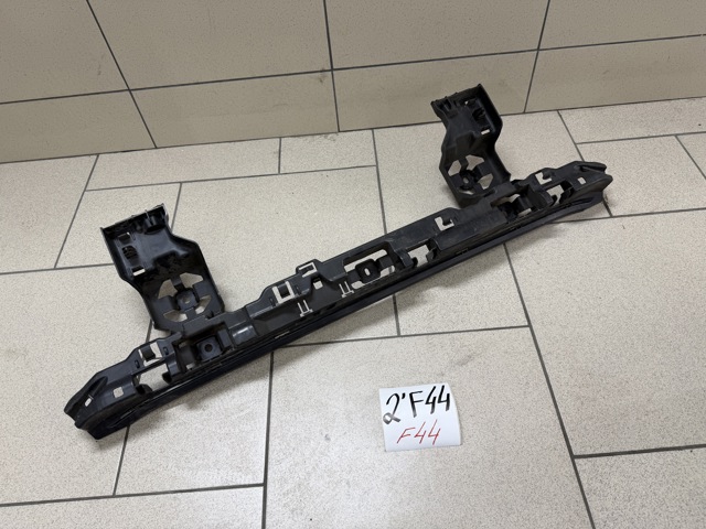 Кронштейн бампера заднього, центральний 51128494944 BMW