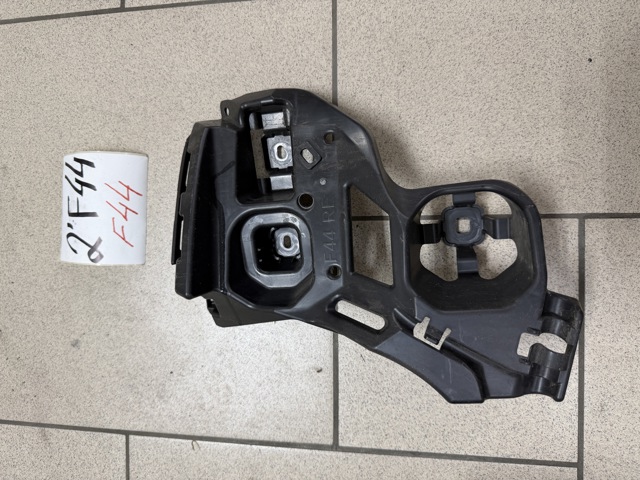 Напрямна заднього бампера, права 51128494946 BMW