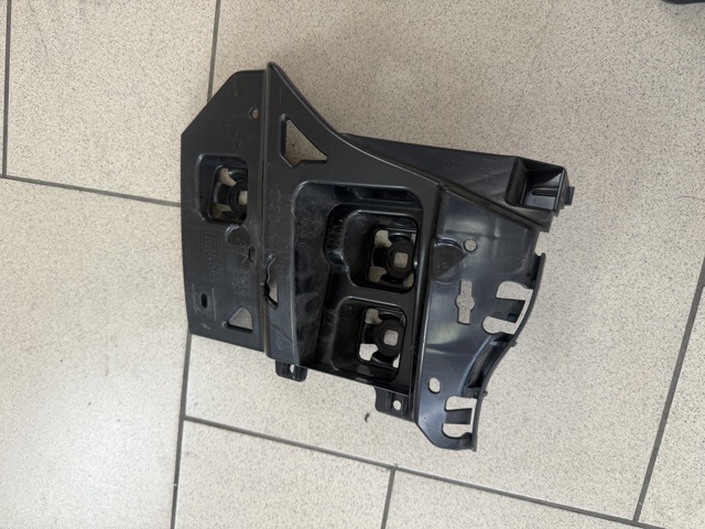 Кронштейн бампера заднього, правий 51128737094 BMW