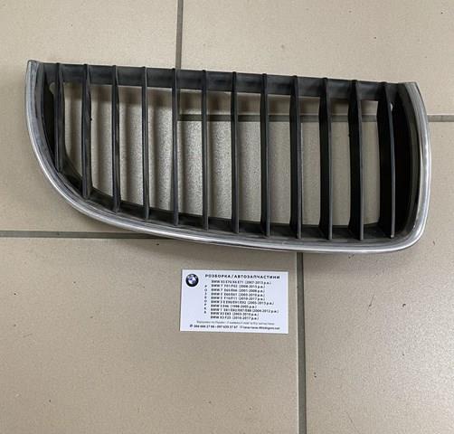 Решітка радіатора права 51137120008 BMW