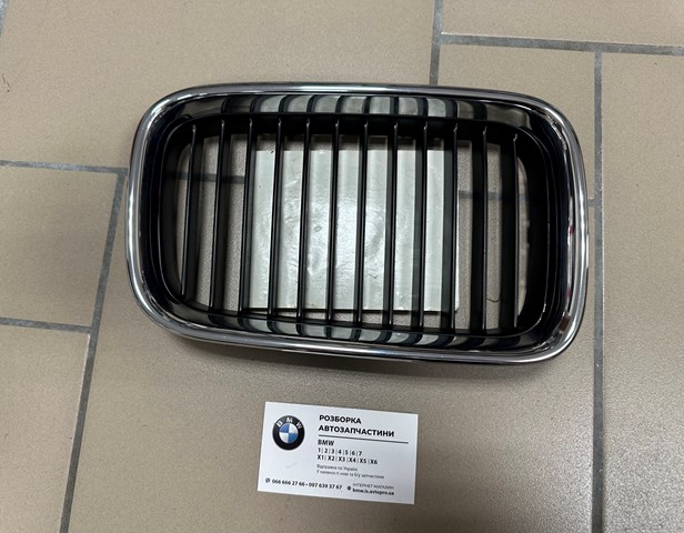 Решітка радіатора права 51138122238 BMW