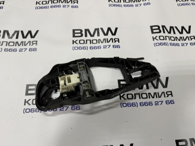 Тримач зовнішньої ручки дверей, передньої правої 51219881780 BMW