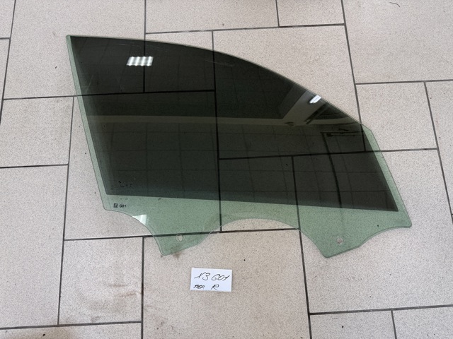 Скло пасажирських дверей 51337397130 BMW
