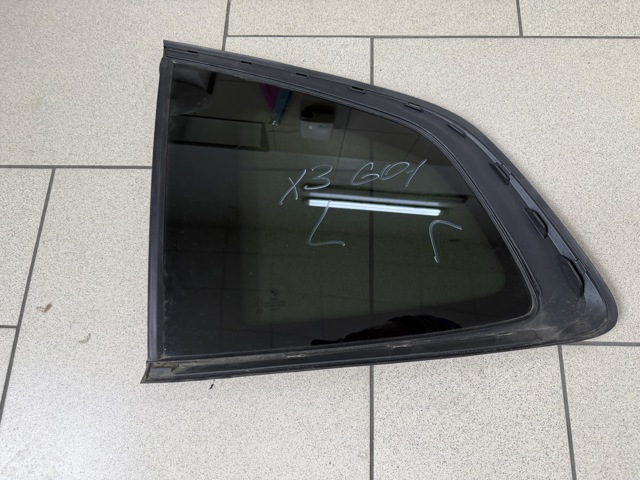 Скло багажного відсіку, ліве 51377410063 BMW