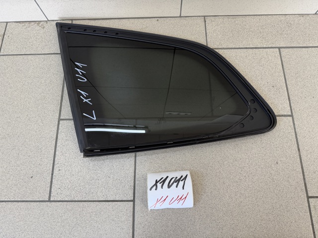 Скло багажника, ліве 51379451581 BMW