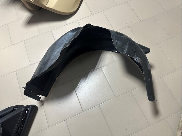 Підкрилок задній правий 51717033752 BMW