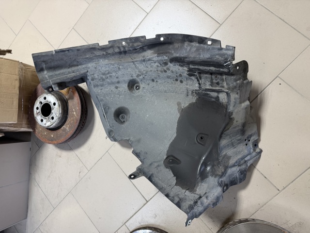 Підкрилок переднього крила, лівий задній 51717394815 BMW
