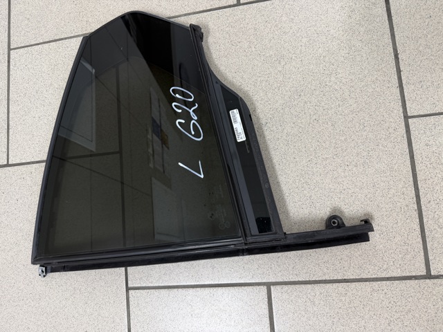 Скло багажника, ліве 51727425083 BMW