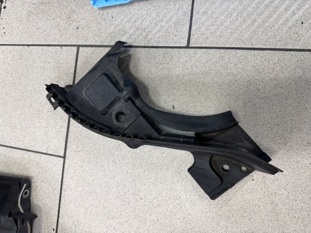Накладка ринви задня права 51765A04E72 BMW