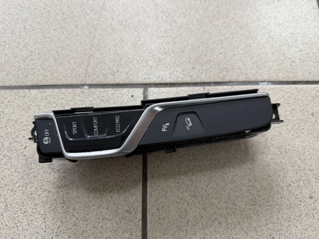 Блок кнопок центральної консолі 61316843947 BMW