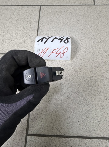 Кнопка включення аварійної сигналізації 61319354186 BMW