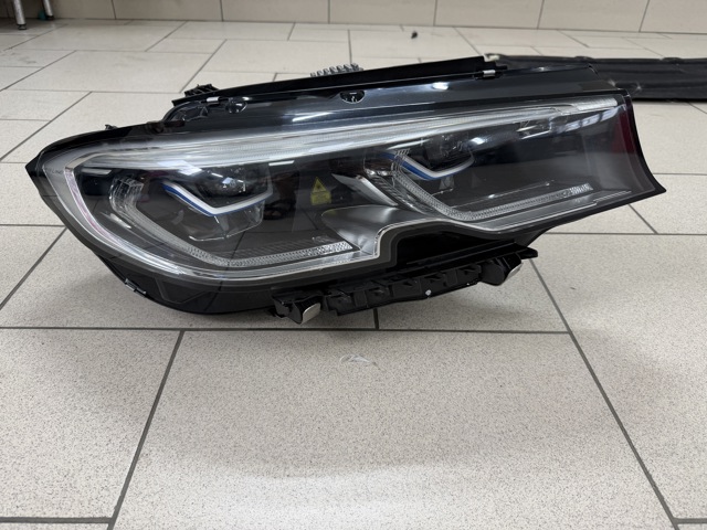 Фара правая 63118496168 BMW