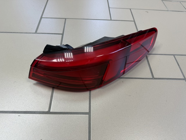 Задній правий зовнішній ліхтар 63217465468 BMW