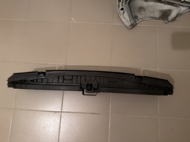 Жалюзі повітрозабірника 51745A22C64 BMW