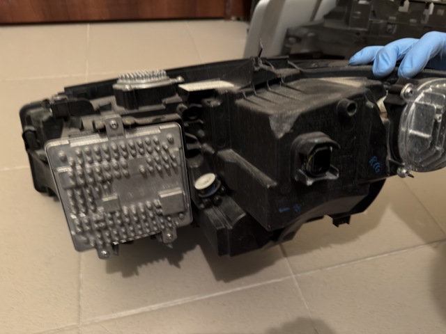 Фара передня права 63118496160 BMW