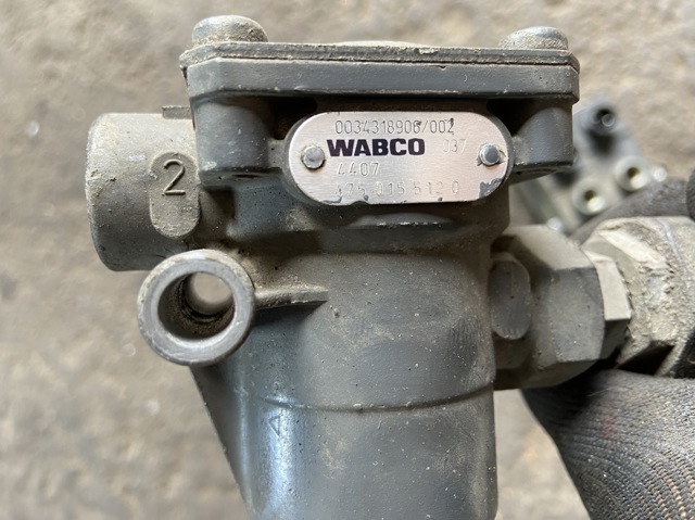 Клапан обмеження тиску пневмосистеми 4750155120 WABCO