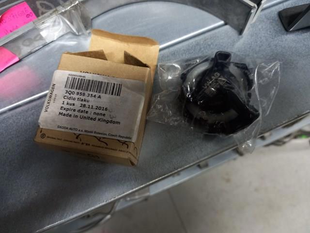 Датчик Ейрбег передній 3Q0959354A VAG