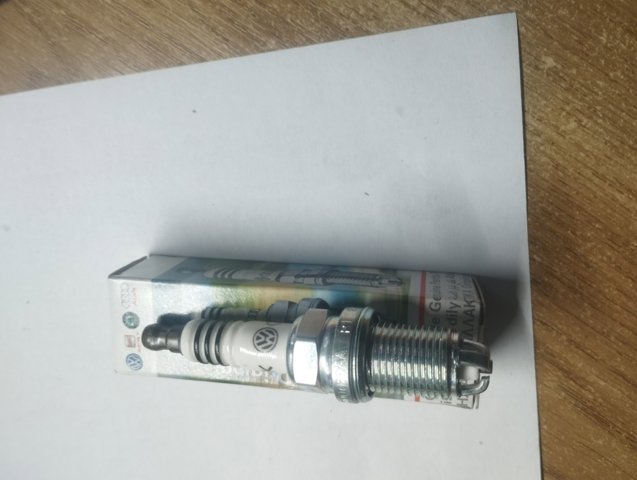 Свічка запалювання 101000065AA VAG