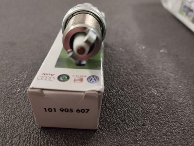 Свічки запалювання 101905607 VAG