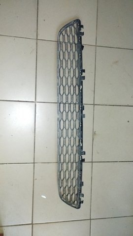 Решітка переднього бампера, центральна 51118064930 BMW