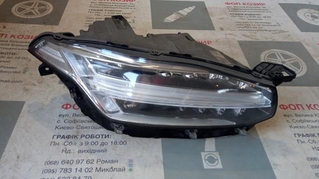 Фара передня права 31655715 VOLVO