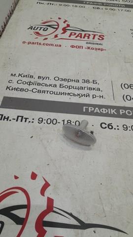 Повторювач повороту на крилі 3641051K00000 SUZUKI