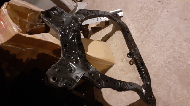 Передня балка 5110030880 TOYOTA