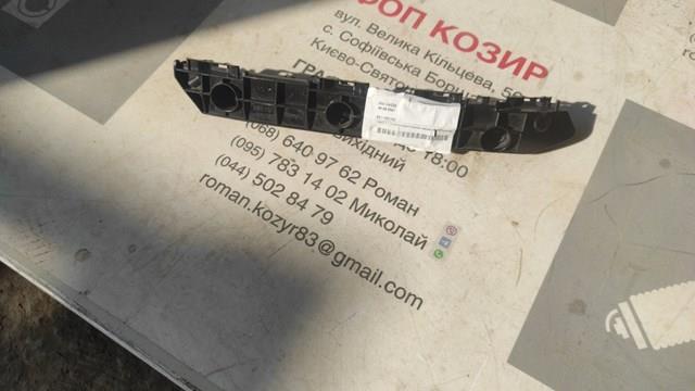 Кронштейн бампера переднього, правий 5211560150 TOYOTA