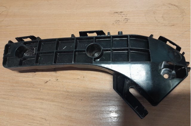 Кронштейн бампера переднього, зовнішній правий 5211560210 TOYOTA