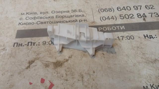 Кріплення фари передньої, правої 5213360180 TOYOTA