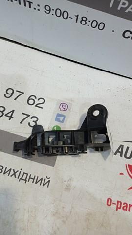 Кріплення бамера ліве 5256333060 TOYOTA