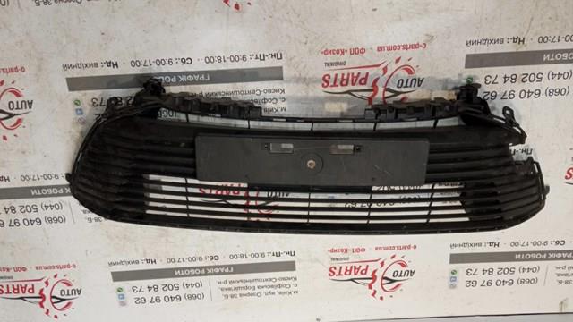 Решітка переднього бампера 5311202B50 TOYOTA