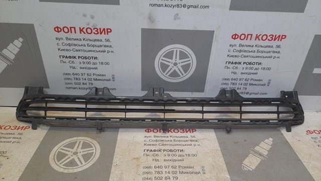 Решітка переднього бампера 5311260290 TOYOTA