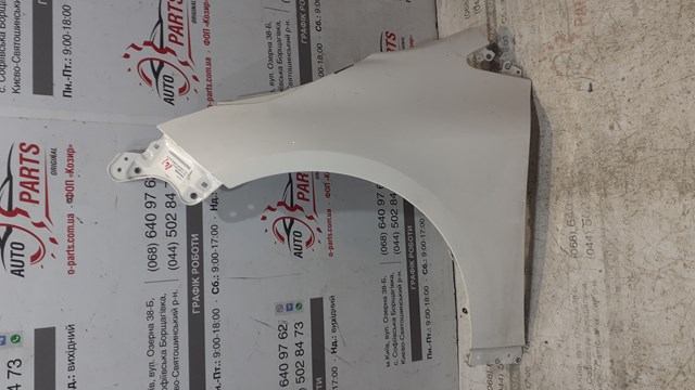 Переднє ліве крило 5380202280 TOYOTA