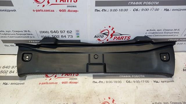 Облицювання задньої панелі багажника 5838733160C0 TOYOTA