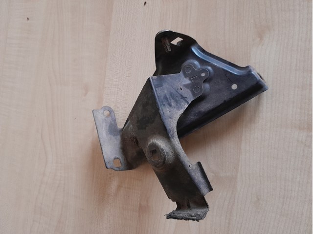 Кріплення бамера ліве 6164833060 TOYOTA