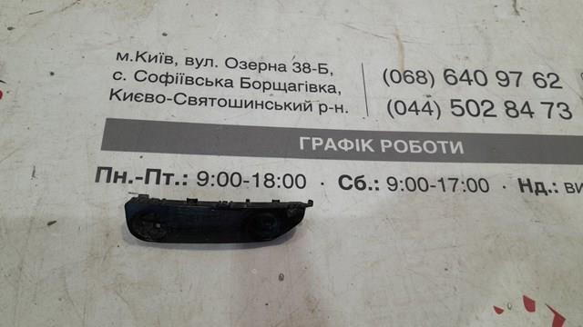 Кронштейн кріплення бампера переднього правий 622241HA0A NISSAN