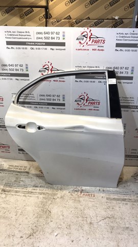 Двері задні, праві 6700333280 TOYOTA