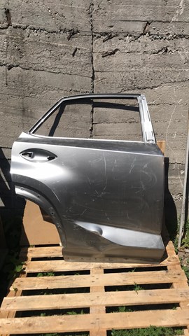 Двері пасажирські задні праві 6700378020 TOYOTA