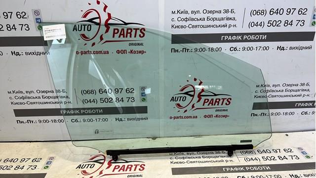 Скло передніх дверей, правих 6810148182 TOYOTA