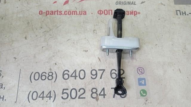 Обмежувач відкриття дверей, задній правий 6863048080 TOYOTA