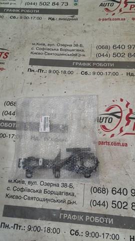Тримач зовнішньої ручки дверей, передніх лівих 6920233060 TOYOTA