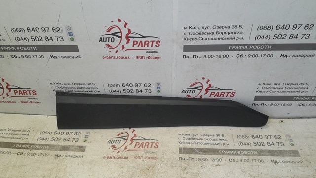 Молдинг передньої правої двері 75731F4010 TOYOTA