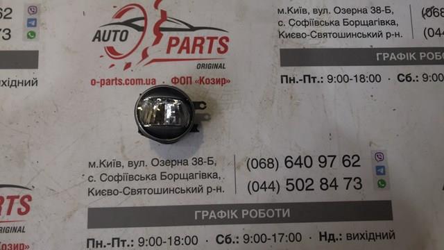 Протитуманка права 8121048051 TOYOTA