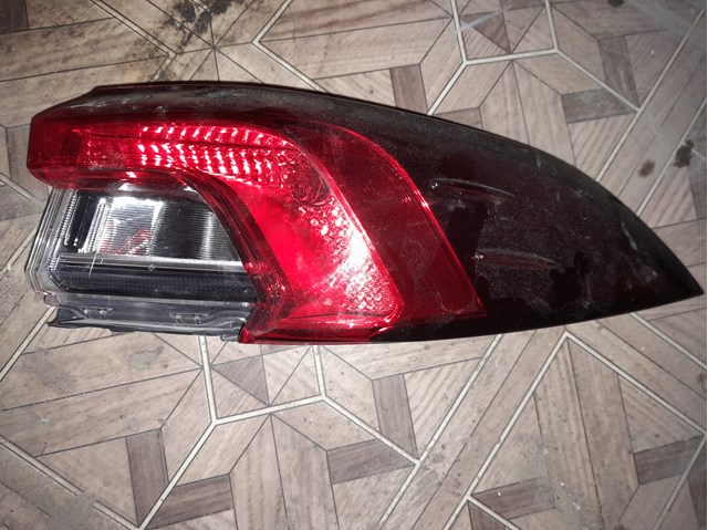 Фара задня права зовнішня 8155102D11 TOYOTA