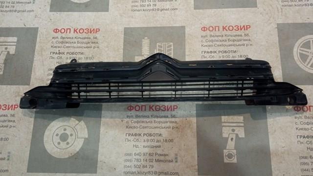 Решітка радіатора 9816045880 PEUGEOT