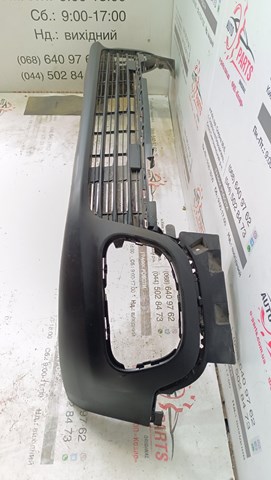 Бампер на авто 9816977680 PEUGEOT